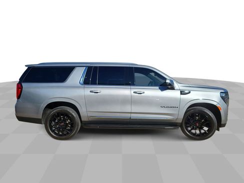Used 2024 GMC Yukon XL SLT w/ SLT Luxury Package image 9