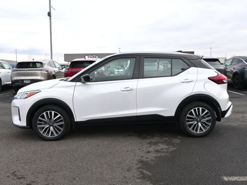 Certified 2023 Nissan Kicks SV image 5