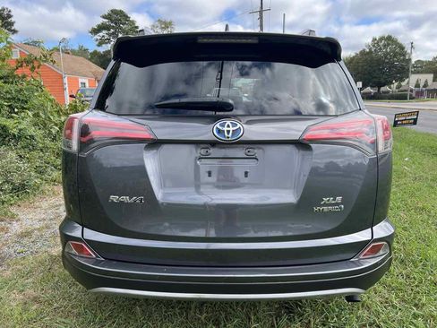 Used 2018 Toyota RAV4 XLE image 15