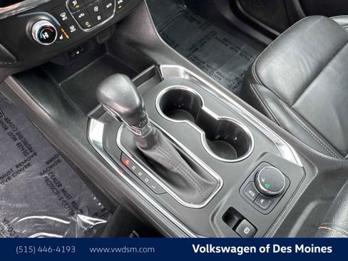 Used 2021 Chevrolet Traverse LT image 16