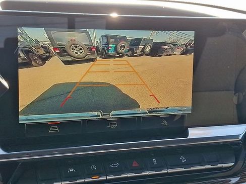 New 2026 GMC Sierra 1500 SLE image 17