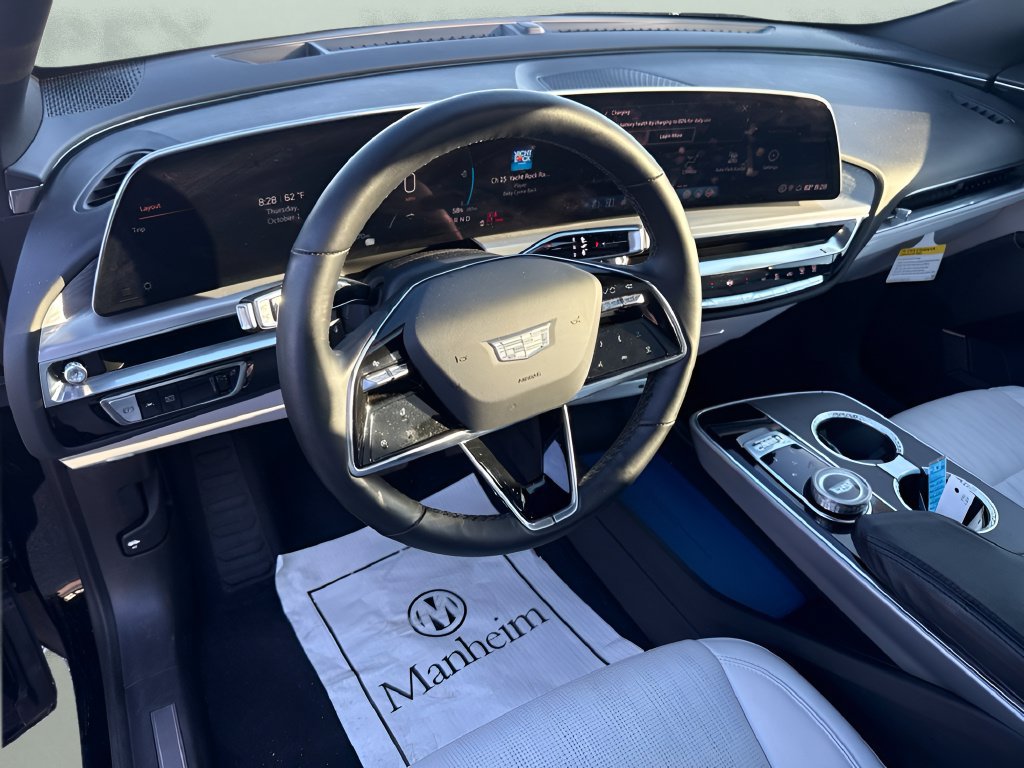 Used 2024 Cadillac Lyriq Luxury RWD image 12