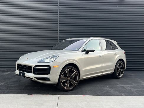 Used 2023 Porsche Cayenne image 1