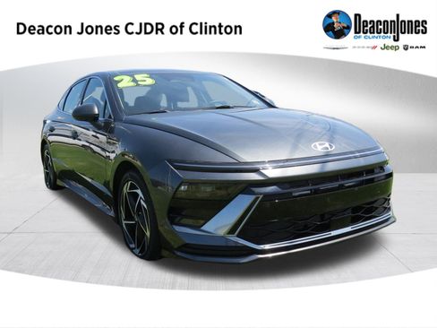 Used 2025 Hyundai Sonata SEL FWD image 1