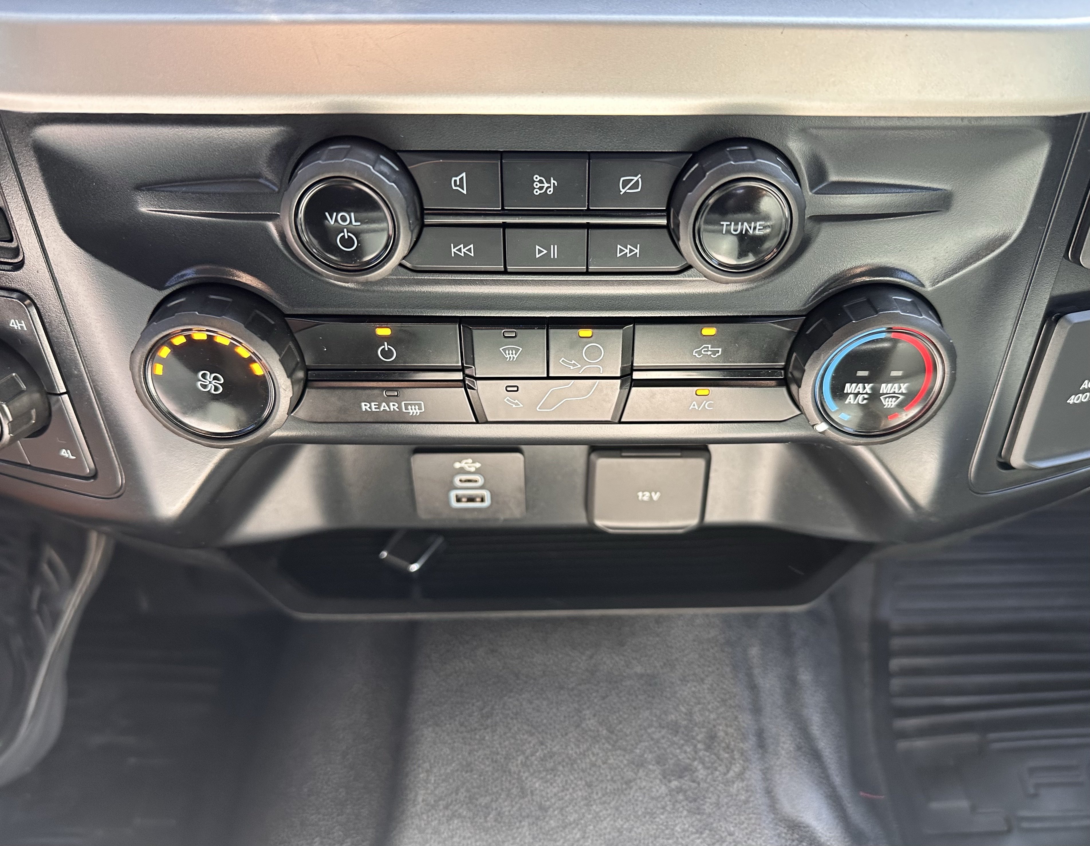 Used 2024 Ford F550 4x4 Crew Cab Super Duty image 23