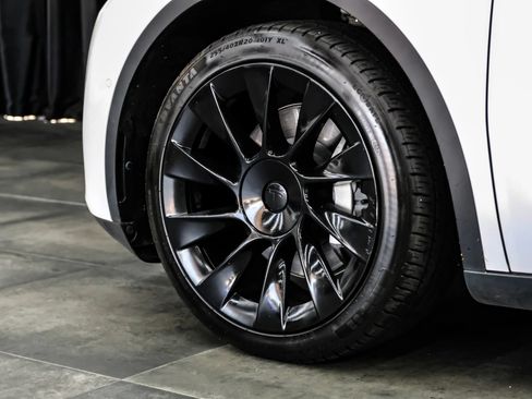 Used 2021 Tesla Model Y Long Range AWD/4WD image 63