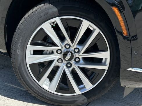 New 2026 Cadillac Vistiq Luxury image 3