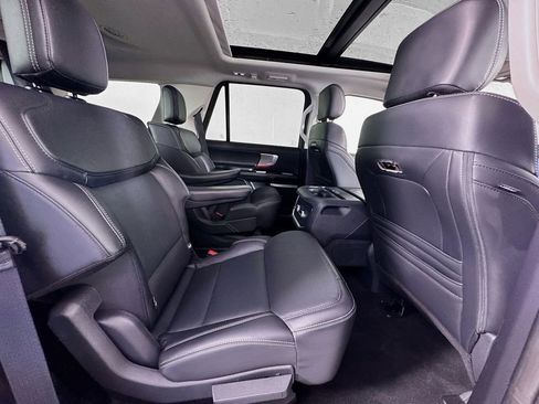 Used 2025 Ford Expedition Platinum AWD/4WD image 31