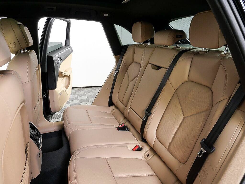 Certified 2026 Porsche Macan AWD/4WD image 21