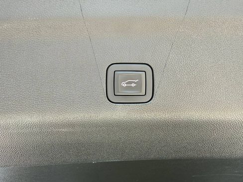Used 2025 GMC Yukon AT4 Ultimate AWD/4WD image 44