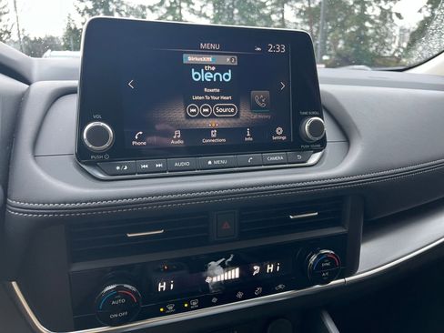 Used 2025 Nissan Rogue SV image 20