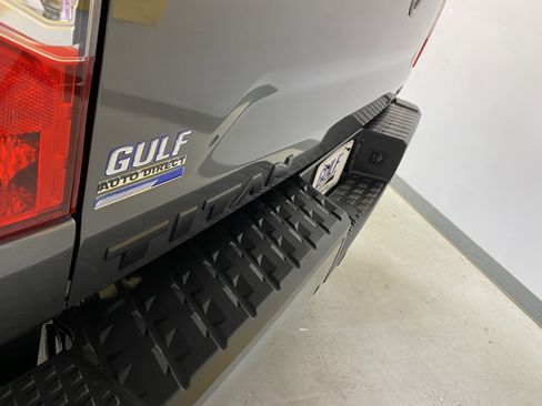 Used 2024 Nissan Titan SV w/ SV Convenience Package image 16