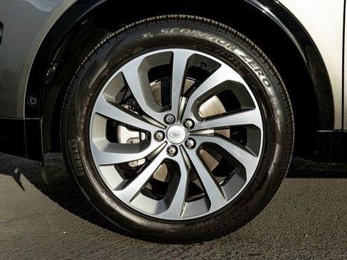 Used 2024 Land Rover Discovery Sport Dynamic SE image 11