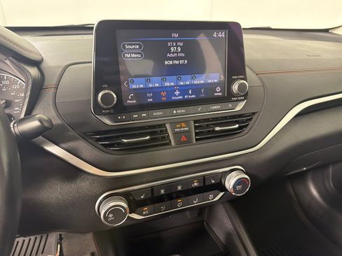 Used 2022 Nissan Altima 2.0 SR FWD image 17
