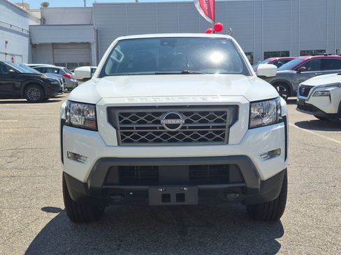 Used 2023 Nissan Frontier SV w/ Technology Package AWD/4WD image 11