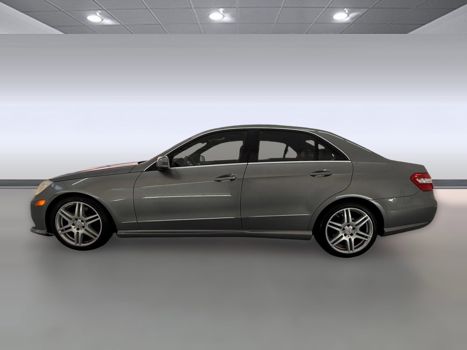 Used 2010 Mercedes-Benz E 350 Sedan image 2