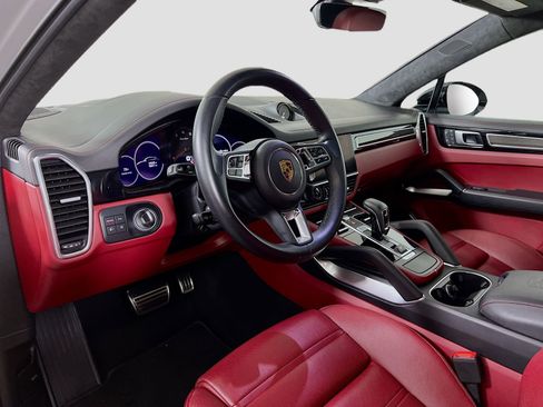 Used 2022 Porsche Cayenne Turbo image 10