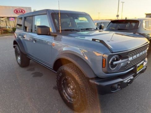 New 2025 Ford Bronco Badlands w/ Sasquatch Package AWD/4WD image 8