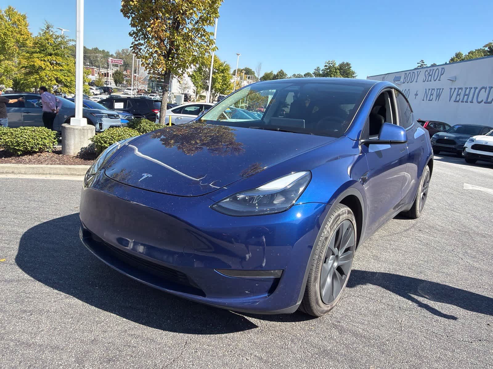 Used 2024 Tesla Model Y Long Range AWD/4WD image 1