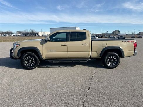 Used 2016 Toyota Tacoma TRD Off-Road image 10