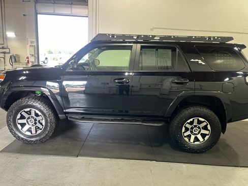 Used 2022 Toyota 4Runner TRD Off-Road AWD/4WD image 11