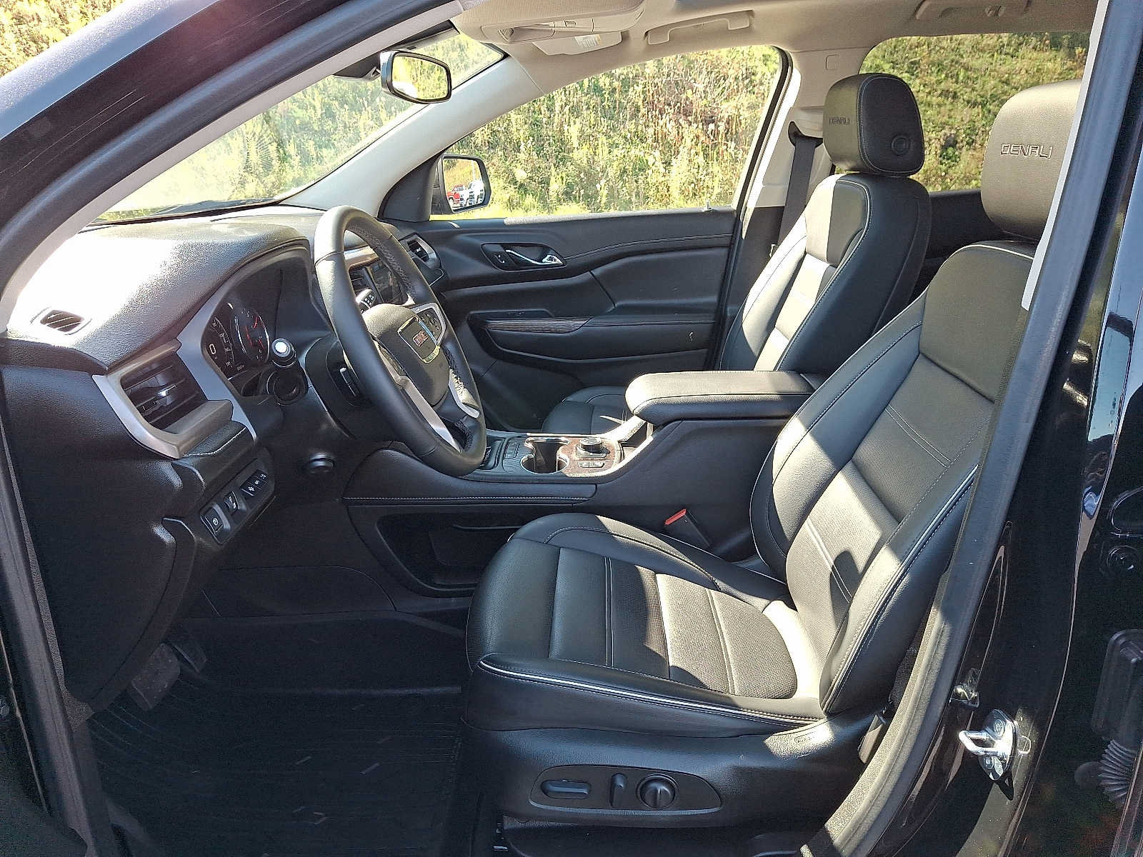 Used 2023 GMC Acadia Denali w/ LPO, Floor Liner Package AWD/4WD image 13