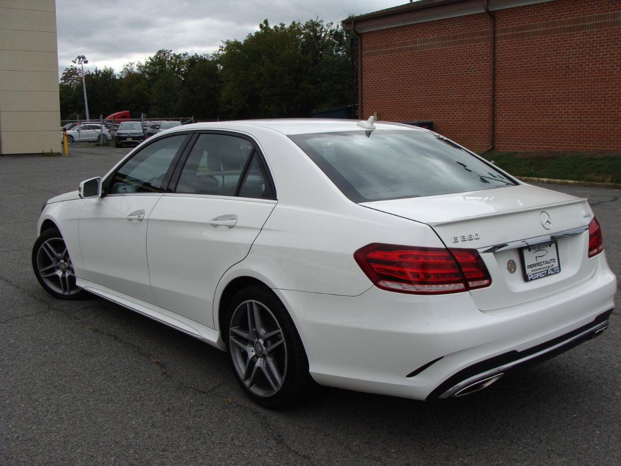 Used 2016 Mercedes-Benz E 350 4MATIC Sedan image 4