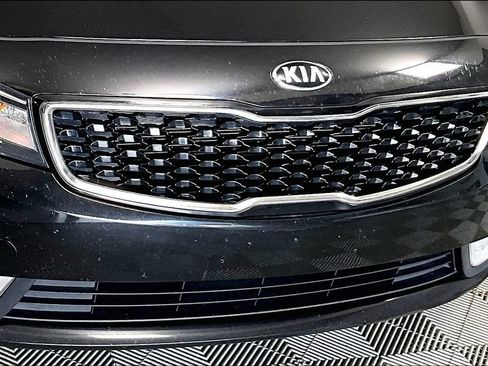 Used 2017 Kia Forte EX image 29