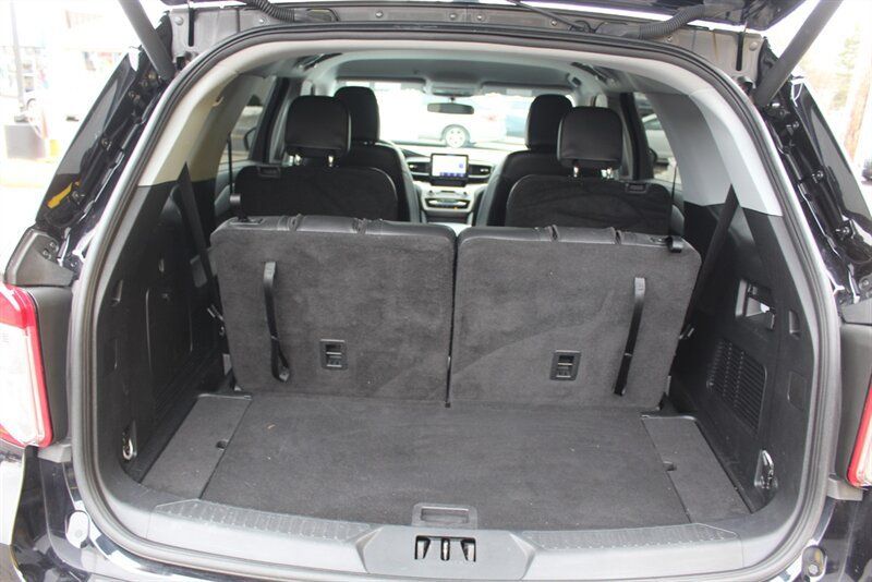 Used 2023 Ford Explorer XLT w/ Equipment Group 202A AWD/4WD image 20