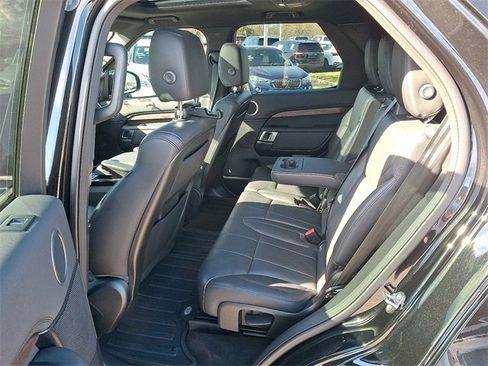 Used 2020 Land Rover Discovery HSE image 8