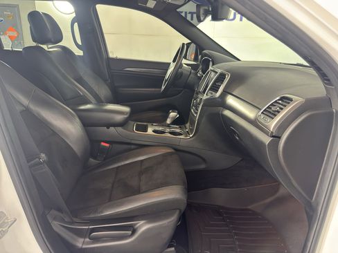 Used 2018 Jeep Grand Cherokee Altitude image 41