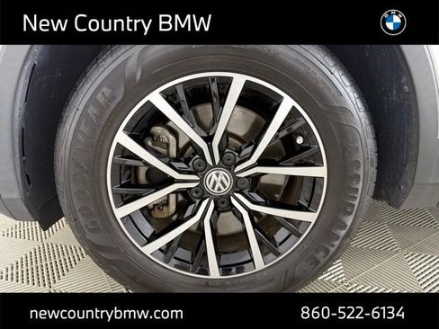 Used 2021 Volkswagen Tiguan SE AWD/4WD image 9