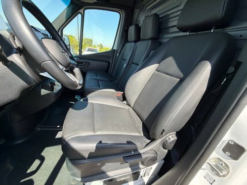 Used 2025 Mercedes-Benz Sprinter 2500 image 19