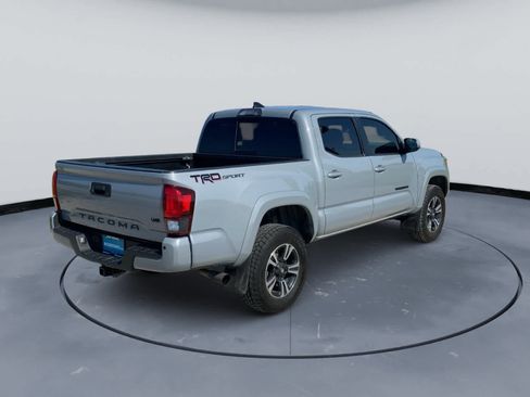 Used 2018 Toyota Tacoma TRD Sport w/ Technology Package RWD image 5