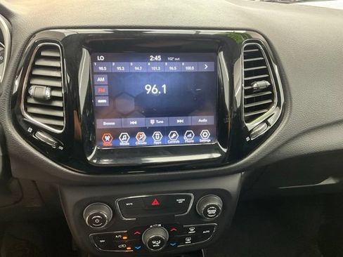 Used 2018 Jeep Compass Limited AWD/4WD image 10