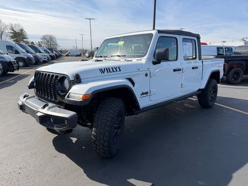 Used 2022 Jeep Gladiator Willys image 3