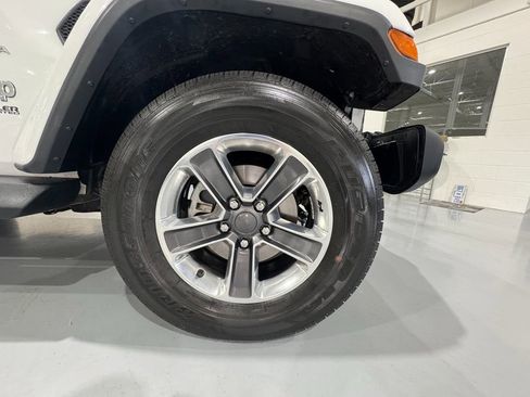 Used 2018 Jeep Wrangler Unlimited Sahara image 46