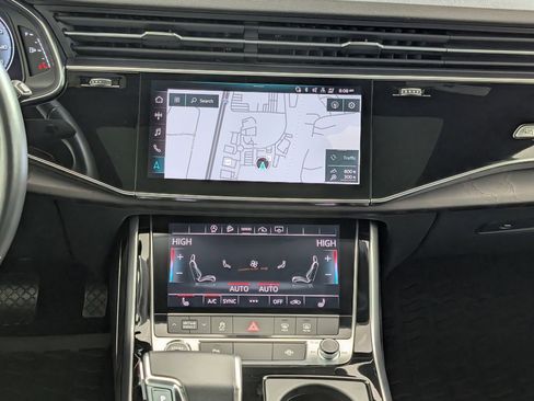 Used 2021 Audi Q8 Premium image 30