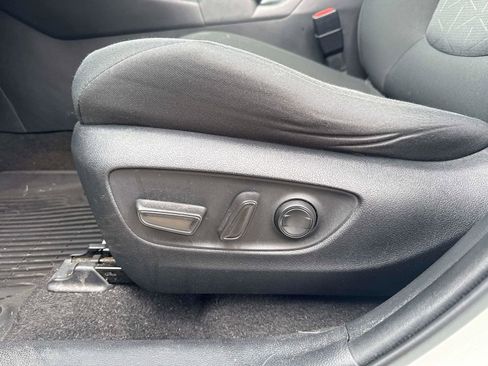 Used 2021 Toyota RAV4 XLE image 20