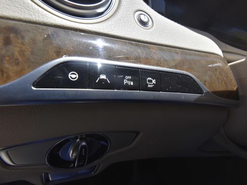 Used 2017 Mercedes-Benz S 550 Sedan image 19