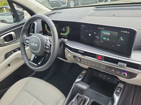 Certified 2025 Kia Sorento EX w/ Panoramic Sunroof Package image 7