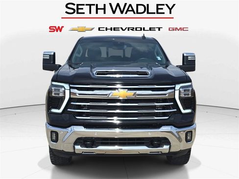 Used 2024 Chevrolet Silverado 2500 LTZ w/ LTZ Plus Package image 2