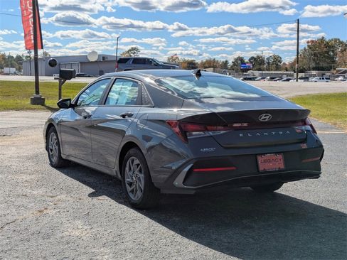 Used 2024 Hyundai Elantra SEL image 6