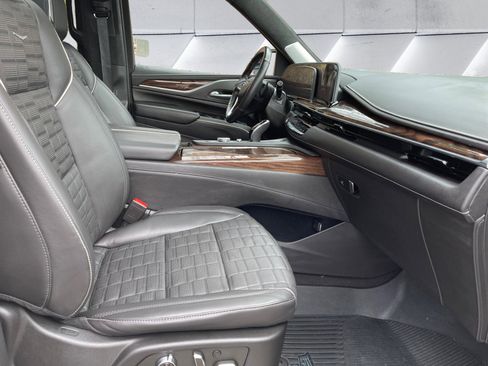Used 2023 Cadillac Escalade Premium Luxury Platinum AWD/4WD image 16