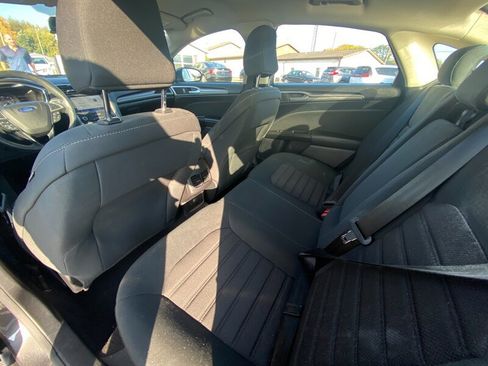 Used 2020 Ford Fusion SE image 21
