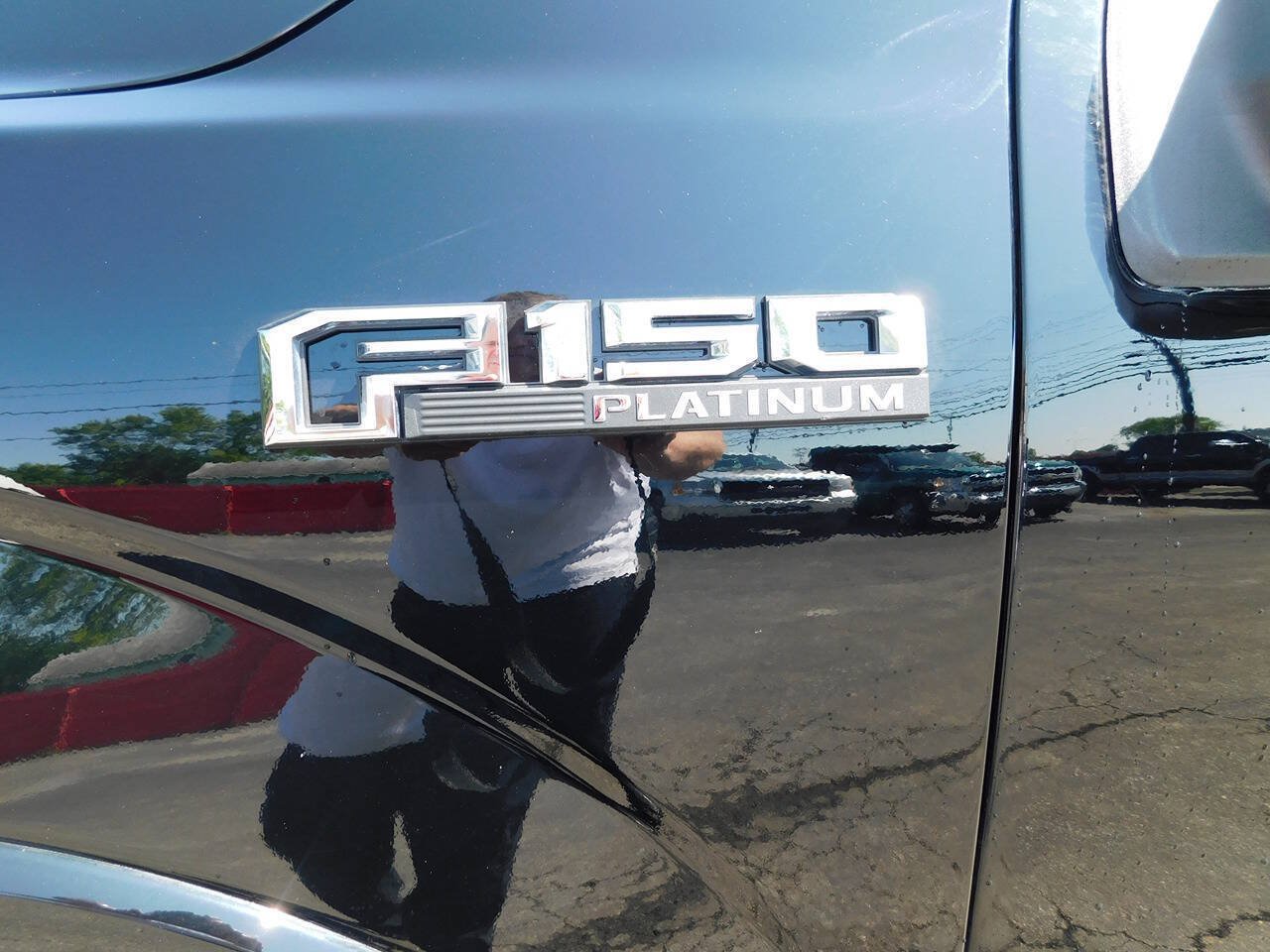 Used 2018 Ford F150 Platinum w/ Equipment Group 701A Luxury AWD/4WD image 24