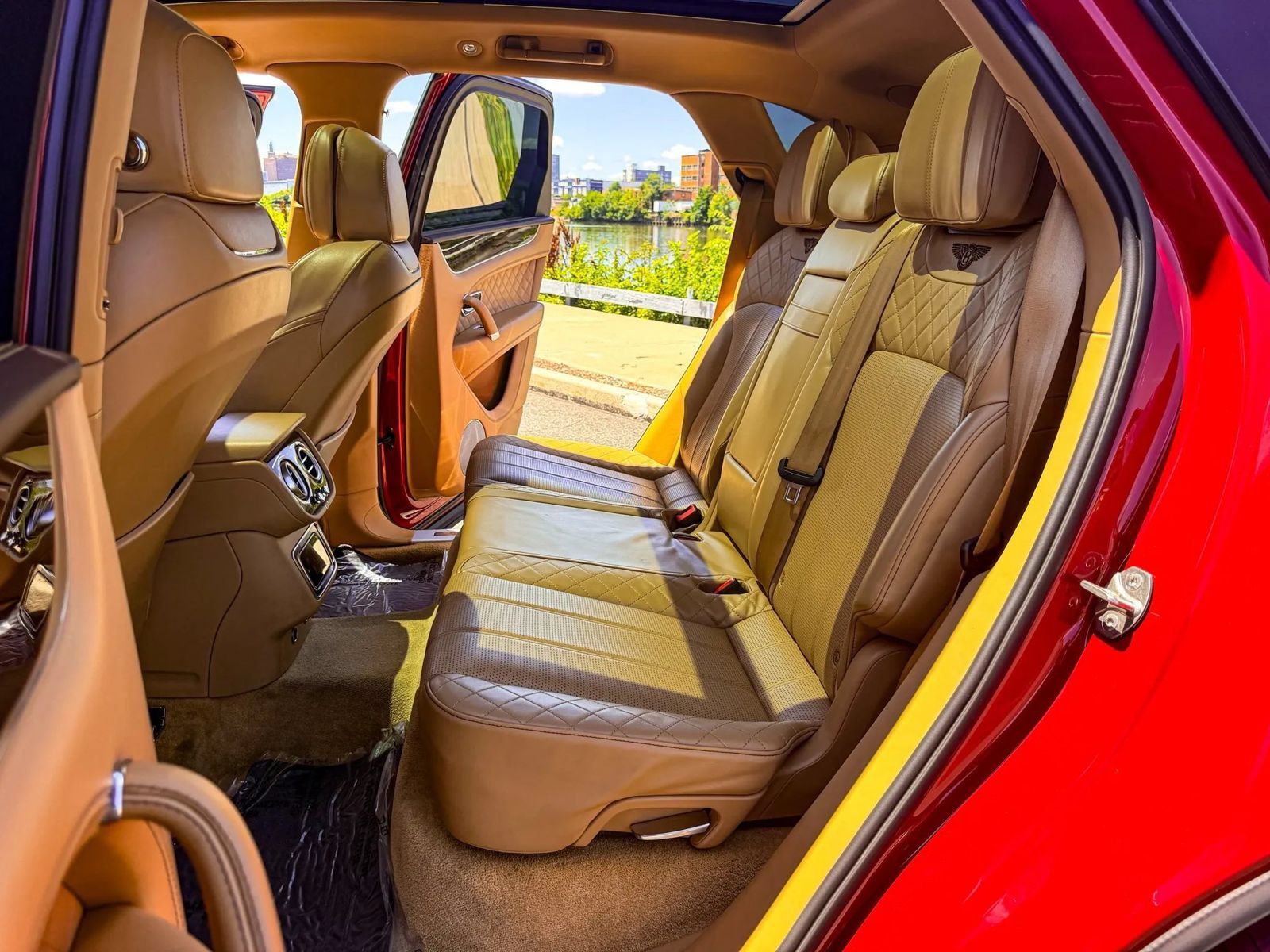 Used 2017 Bentley Bentayga AWD/4WD image 19
