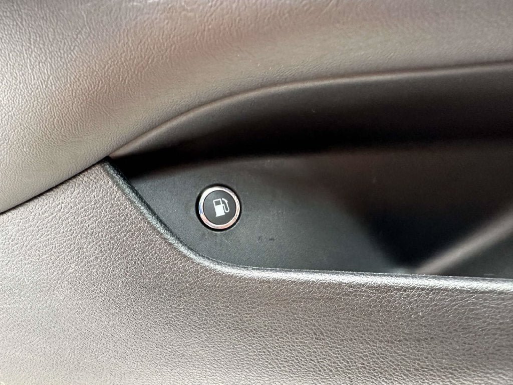 Used 2024 Chrysler Pacifica Limited FWD image 34