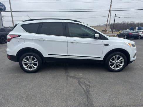 Used 2018 Ford Escape SE w/ Ford Safe & Smart Package image 2