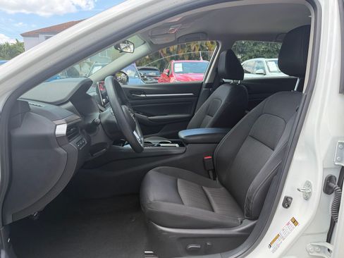 Certified 2023 Nissan Altima 2.5 SV FWD image 9